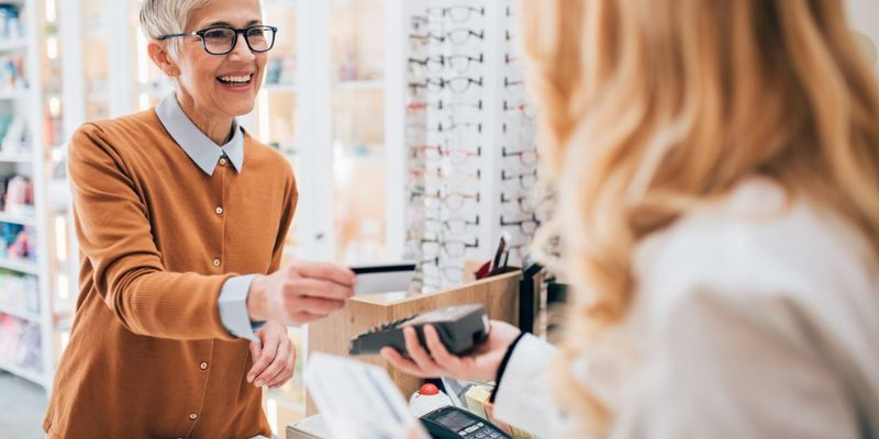 Achat à l'aide d'un TPE dans un commerce