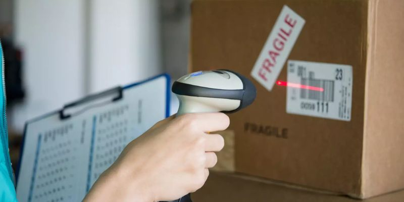 Lecteur Code-Barre qui scan un carton