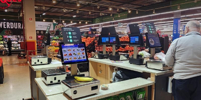balances de la marque marques dans un supermarché