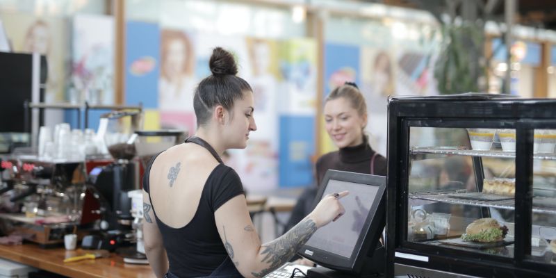 La caisse enregistreuse tactile et le service à la clientèle : un match parfait