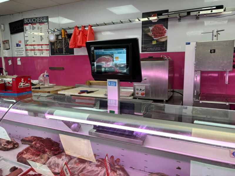 Balance pour commerce poids/prix dans une boucherie