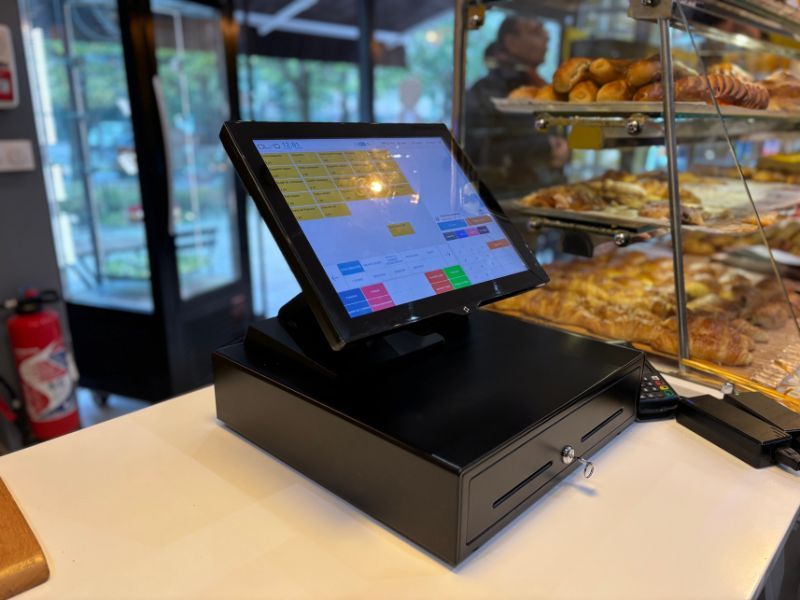 Caisse enregistreuse utilisée pour encaissements dans une boulangerie