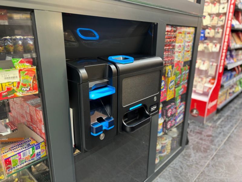 Monnayeur automatique intégré à la caisse dans un Franprix