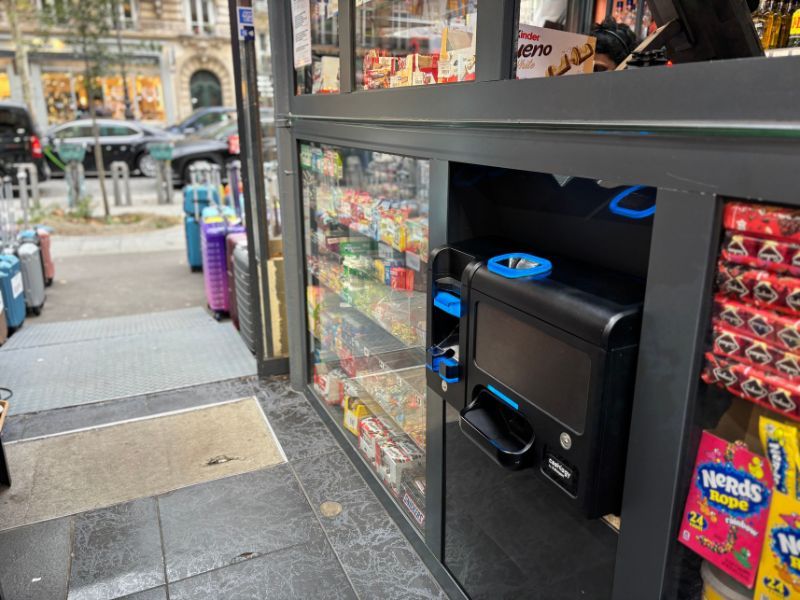 Monnayeur automatique pour encaissements rapides dans un supermarché Franprix