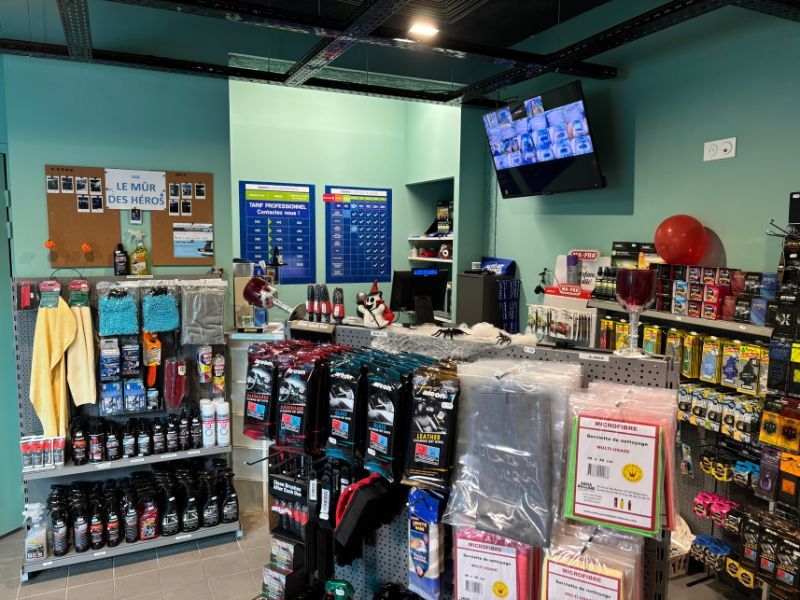 Équipement de caisse tactile, imprimante et lecteur de carte dans une station de lavage